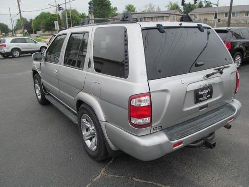 SILVER 2004 Nissan Pathfinder LE Platinum