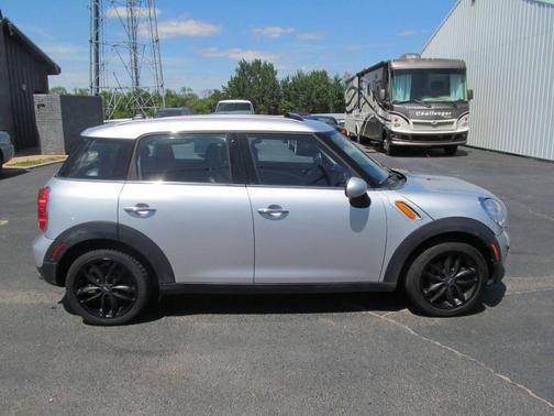 SILVER 2011 MINI Cooper Countryman Base