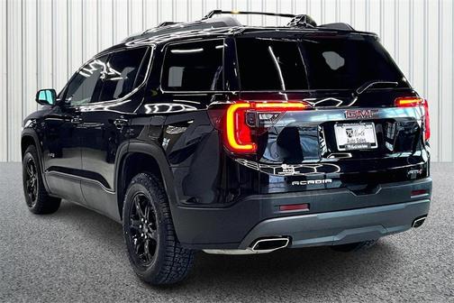 2022 GMC Acadia AT4