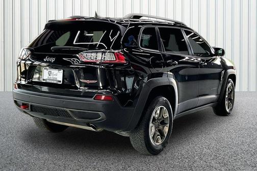 Diamond Black Crystal Pearlcoat 2019 Jeep Cherokee Trailhawk