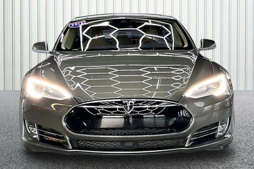 2015 Tesla Model S 70D