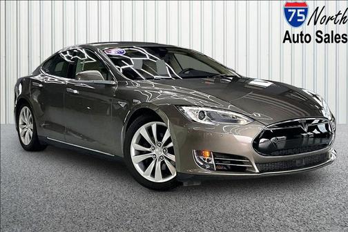 Titanium Metallic 2015 Tesla Model S 70D