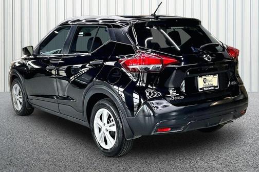 Super Black 2019 Nissan Kicks S