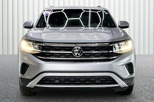 Silver Metallic 2020 Volkswagen Atlas Cross Sport 2.0T SE w/Technology 4MOTION