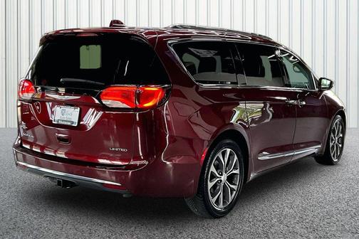 Velvet Red Pearlcoat 2017 Chrysler Pacifica Limited