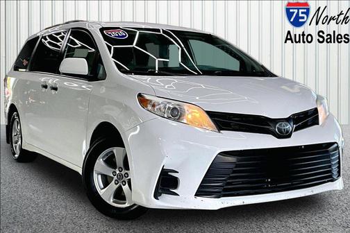 White 2020 Toyota Sienna SE