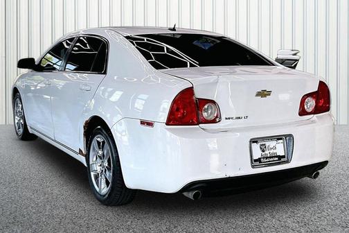 Summit White 2010 Chevrolet Malibu LT
