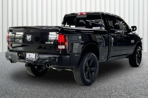 Brilliant Black Crystal Pearlcoat 2018 RAM 1500 Sport
