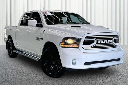 Bright White Clearcoat 2018 RAM 1500 Sport