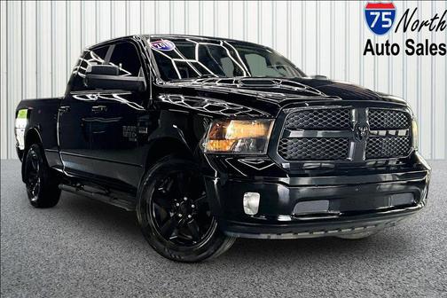 Diamond Black Crystal Pearlcoat 2019 RAM 1500 SLT