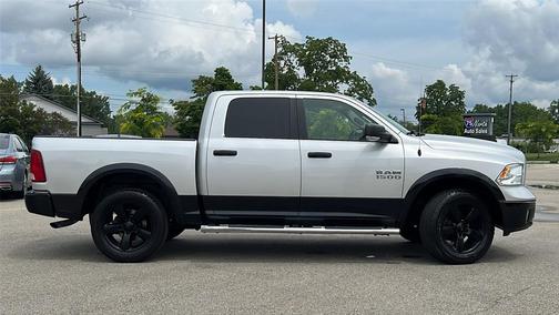 2016 RAM 1500 SLT