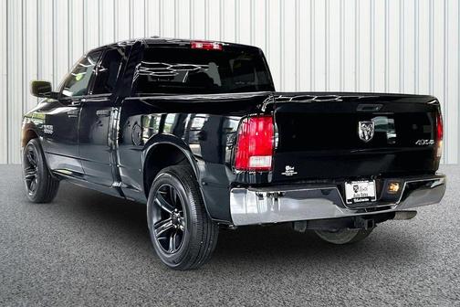 Brilliant Black Crystal Pearlcoat 2017 RAM 1500 Tradesman