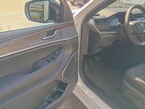 Bright White Clearcoat 2026 Jeep Grand Cherokee L Limited