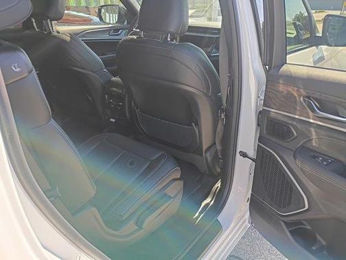 Bright White Clearcoat 2026 Jeep Grand Cherokee L Limited