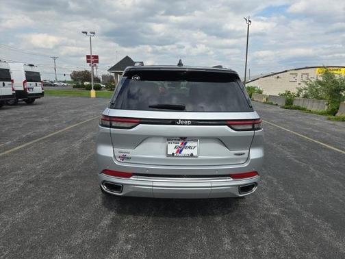 2022 Jeep Grand Cherokee Summit