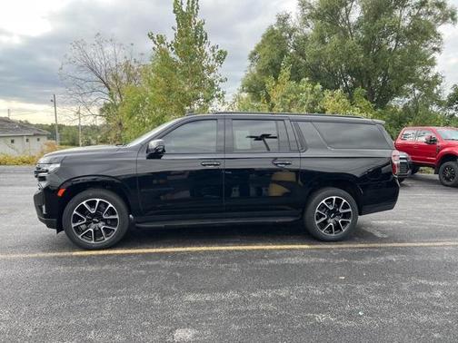 2023 Chevrolet Suburban RST