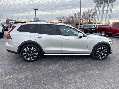2020 Volvo V60 Cross Country T5