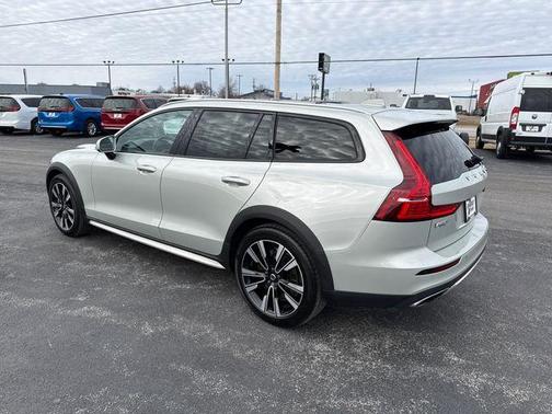 2020 Volvo V60 Cross Country T5