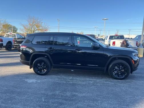 Diamond Black Crystal Pearlcoat 2025 Jeep Grand Cherokee L Altitude X