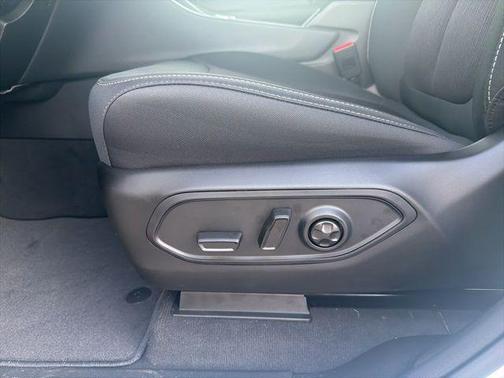 Bright White Clearcoat 2026 Jeep Grand Cherokee Laredo X