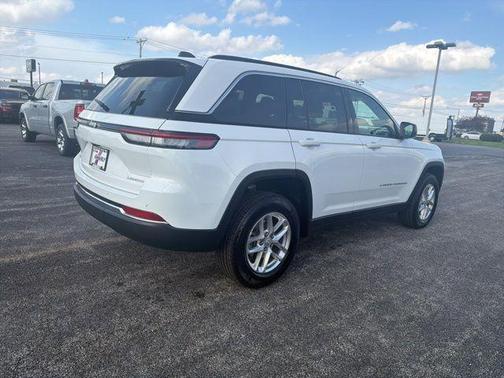 Bright White Clearcoat 2026 Jeep Grand Cherokee Laredo X