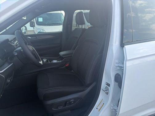 Bright White Clearcoat 2026 Jeep Grand Cherokee Laredo X