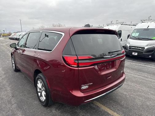 2023 Chrysler Pacifica Touring-L
