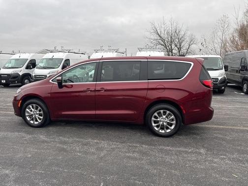 2023 Chrysler Pacifica Touring-L