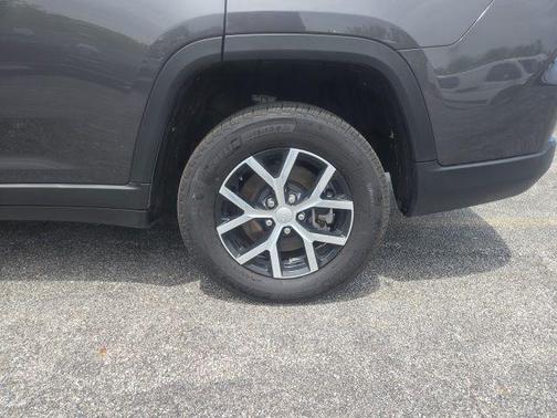 Metallic 2025 Jeep Grand Cherokee L Limited