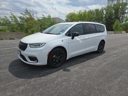 2024 Chrysler Pacifica Hybrid Select