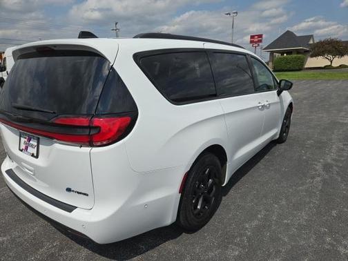 2024 Chrysler Pacifica Hybrid Select