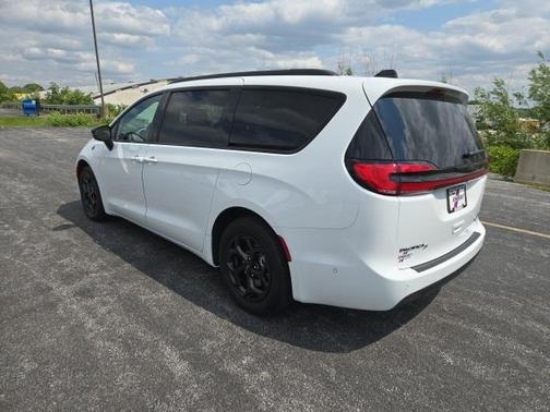 2024 Chrysler Pacifica Hybrid Select