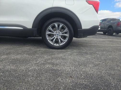 Star White 2022 Ford Explorer XLT