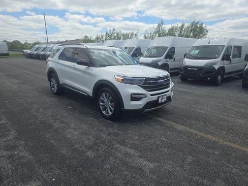 Star White 2022 Ford Explorer XLT