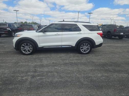 Star White 2022 Ford Explorer XLT