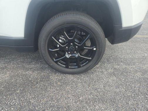 Bright White Clearcoat 2026 Jeep Compass Latitude