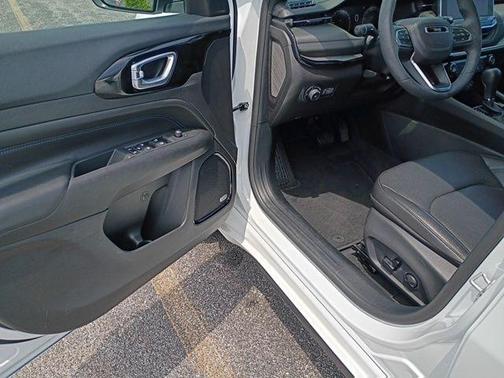 Bright White Clearcoat 2025 Jeep Compass Limited