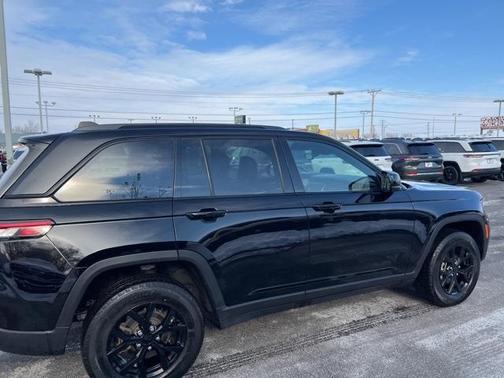 2024 Jeep Grand Cherokee Laredo