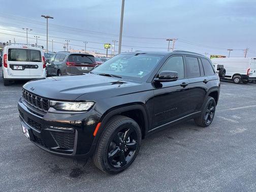 Black Crystal Pearlcoat 2026 Jeep Grand Cherokee Limited