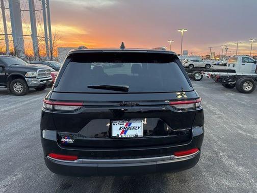 Black Crystal Pearlcoat 2026 Jeep Grand Cherokee Limited