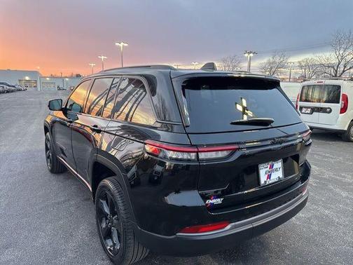 Black Crystal Pearlcoat 2026 Jeep Grand Cherokee Limited
