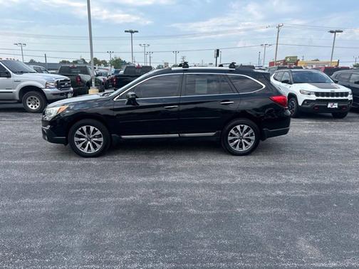 Crystal Black Silica 2017 Subaru Outback 2.5i