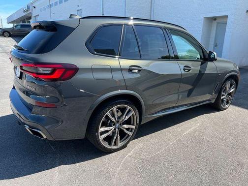 2022 BMW X5 M50i