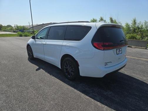 2021 Chrysler Pacifica Touring-L