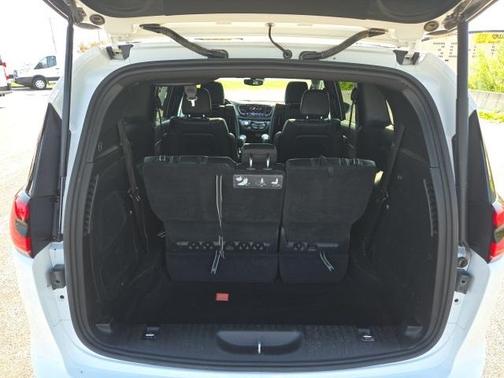 2021 Chrysler Pacifica Touring-L