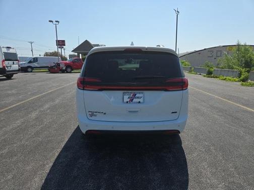 2021 Chrysler Pacifica Touring-L