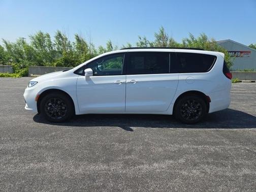 2021 Chrysler Pacifica Touring-L