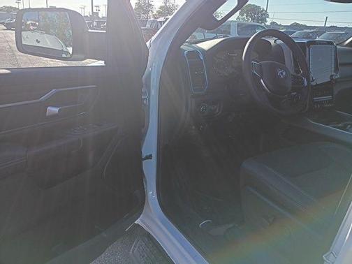 Bright White Clearcoat 2026 RAM 1500 Big Horn/Lone Star
