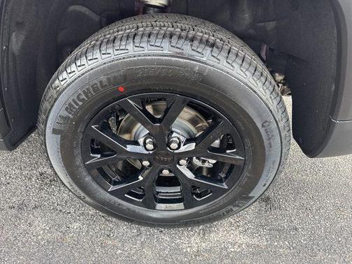 Velvet Red Pearlcoat 2025 Jeep Grand Cherokee Laredo