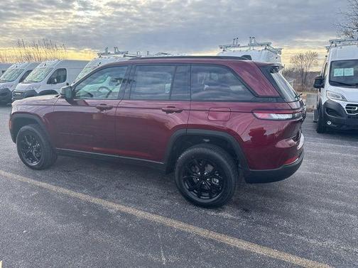 Velvet Red Pearlcoat 2025 Jeep Grand Cherokee Laredo